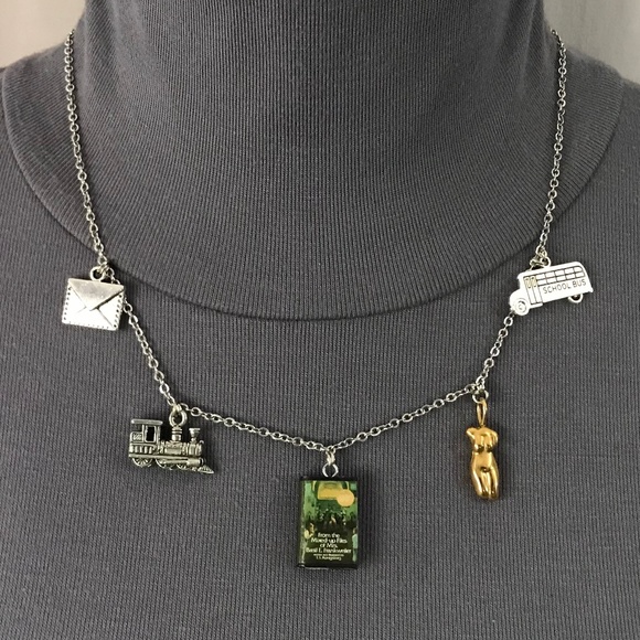 Mixed-up Files of Mrs. Basil E. Frankweiler by Konigsburg Handmade Book Necklace - Picture 4 of 15